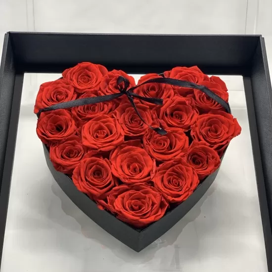 19 Rosas Rojas naturales preservadas en Caja de Regalo con forma de Corazón 19 Rosas Rojas naturales preservadas en Caja de Regalo con forma de Corazón